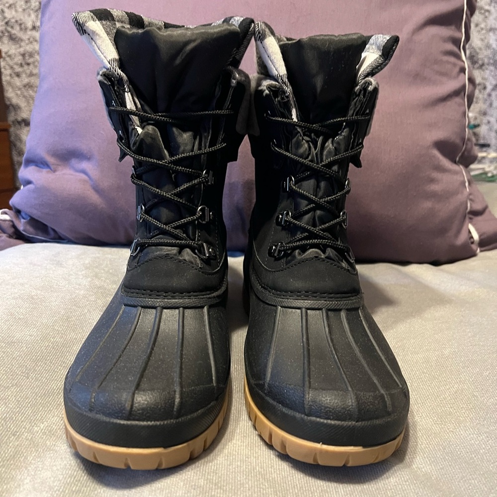 NWOB - Black buffalo plaid duck boots. Women's size 10.